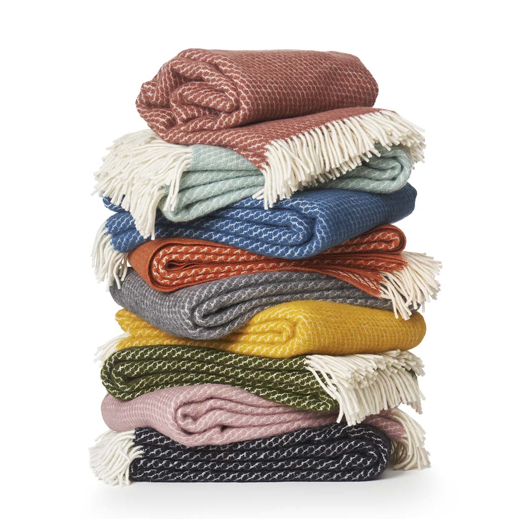 Velvet wool throw WP 2022