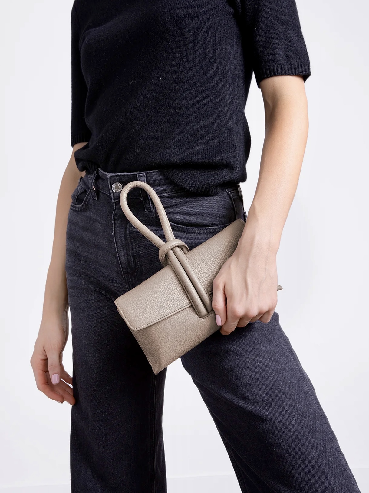 clutch leder schlaufen griff mood 1.jpg