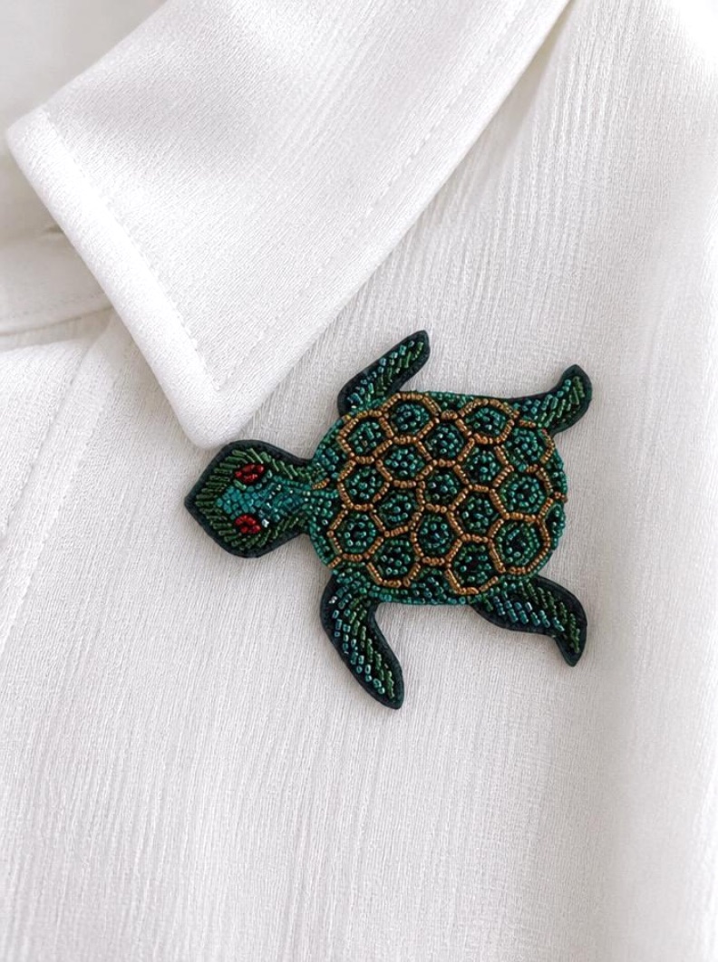 brosche schildkroete hemd