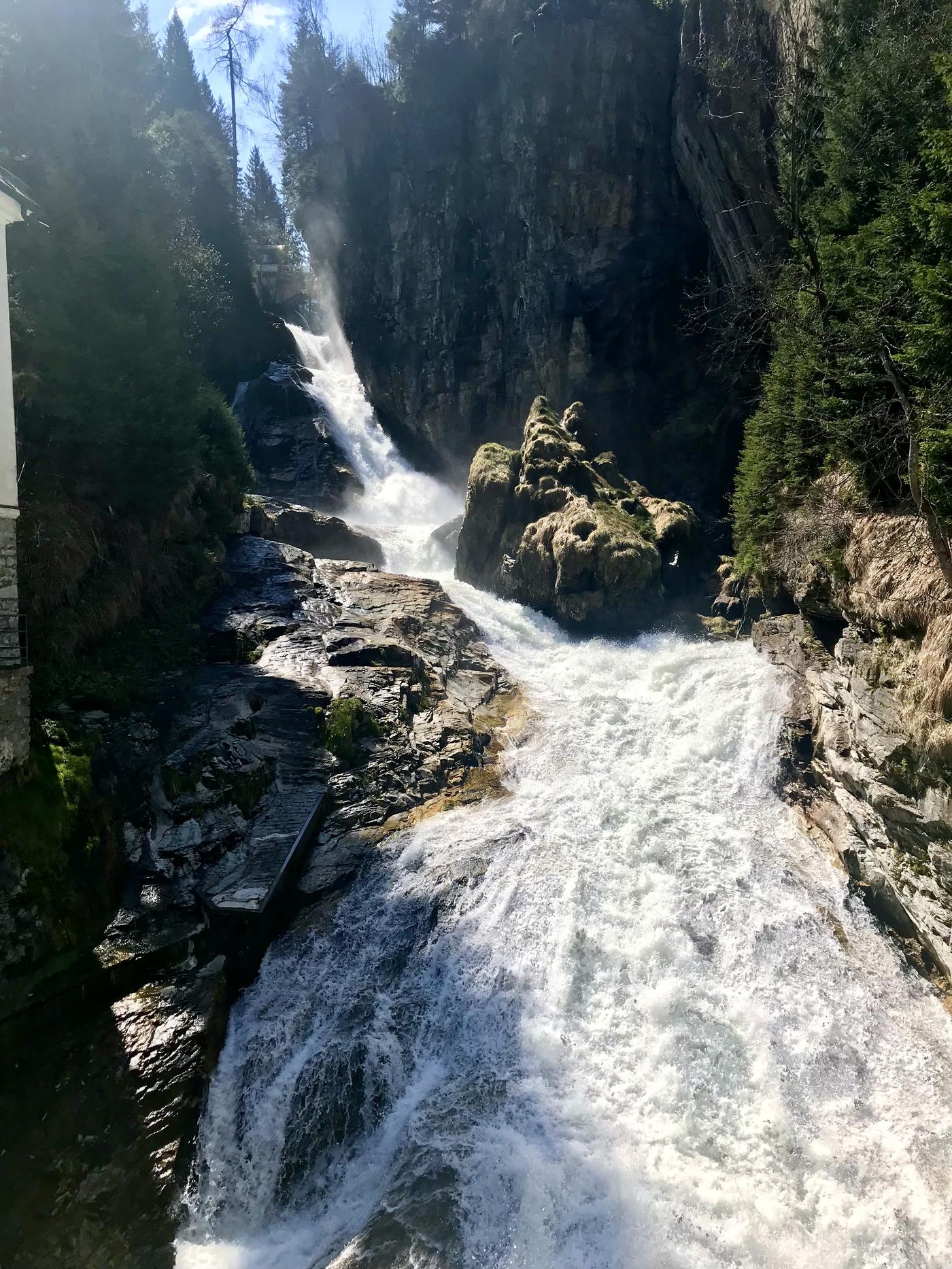 Der Wasserfall mitten in Bad Gastein