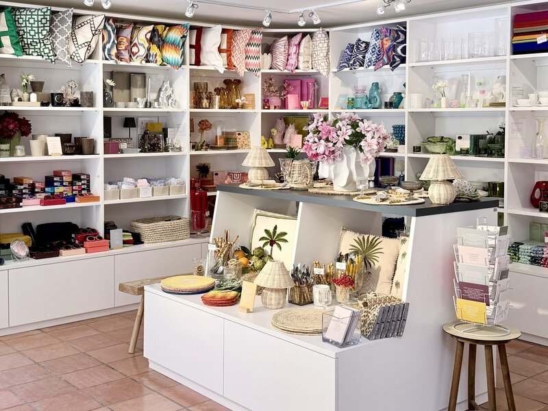 KWP Concept Store – Innenansicht mit Regalen und Deko-Insel